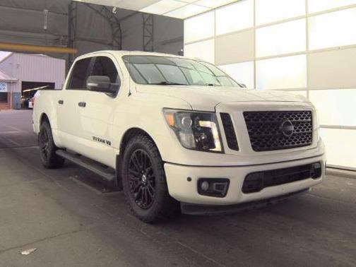 Pearl White Metallic 2018 Nissan Titan SV