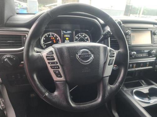 Pearl White Metallic 2018 Nissan Titan SV