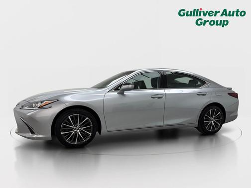 Iridium 2022 Lexus ES 300h Base