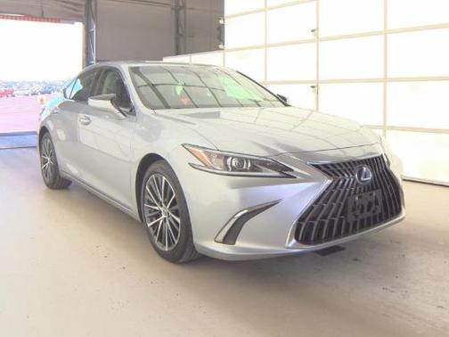 Iridium 2022 Lexus ES 300h Base