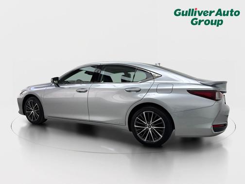 Iridium 2022 Lexus ES 300h Base