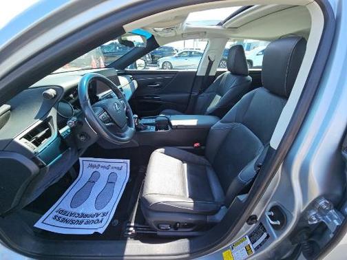 Iridium 2022 Lexus ES 300h Base