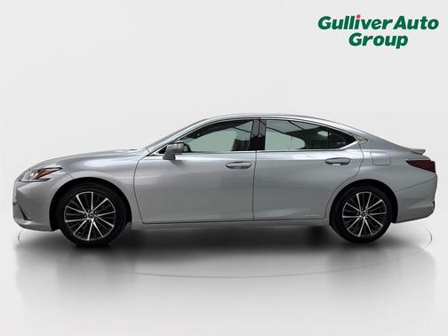 Iridium 2022 Lexus ES 300h Base