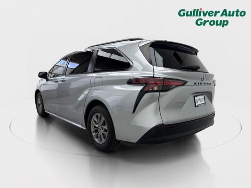 Celestial Silver Metallic 2021 Toyota Sienna LE
