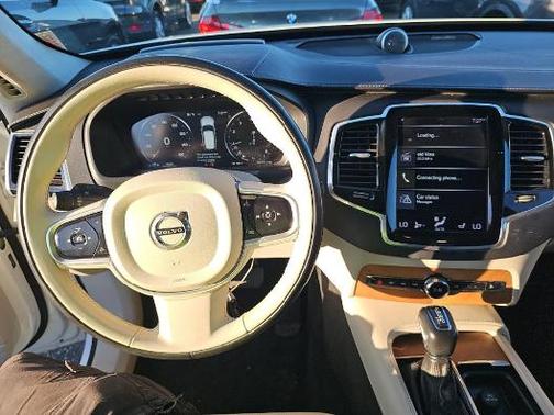 Crystal White 2018 Volvo XC90 T6 Inscription