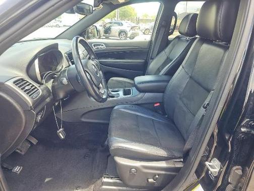 Diamond Black Crystal Pearlcoat 2022 Jeep Grand Cherokee Laredo