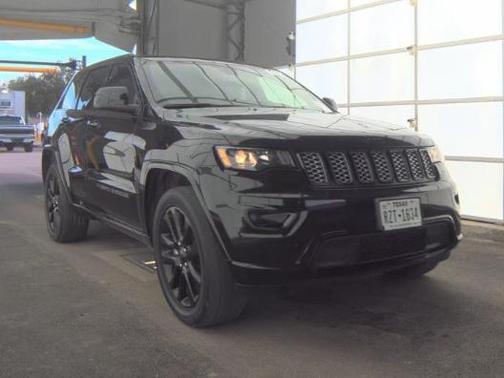 Diamond Black Crystal Pearlcoat 2022 Jeep Grand Cherokee Laredo