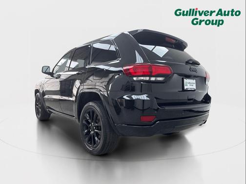 Diamond Black Crystal Pearlcoat 2022 Jeep Grand Cherokee Laredo