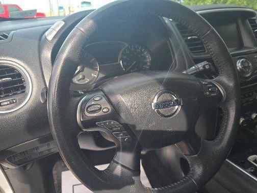 2018 Nissan Pathfinder SV