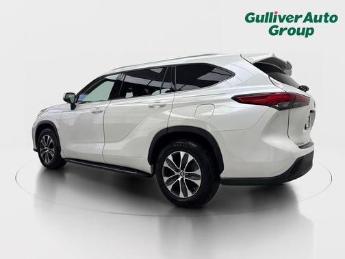 Blizzard Pearl 2021 Toyota Highlander XLE