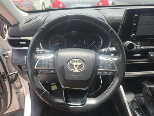 Blizzard Pearl 2021 Toyota Highlander XLE