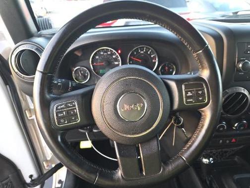 Bright White Clearcoat 2017 Jeep Wrangler Unlimited Sport