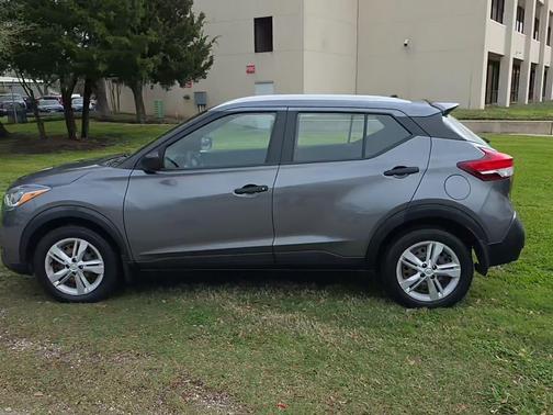 Gun Metallic 2018 Nissan Kicks S