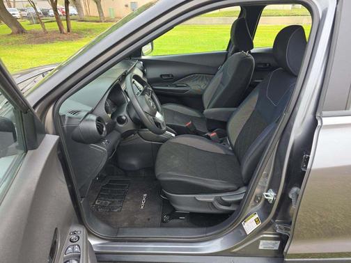 Gun Metallic 2018 Nissan Kicks S