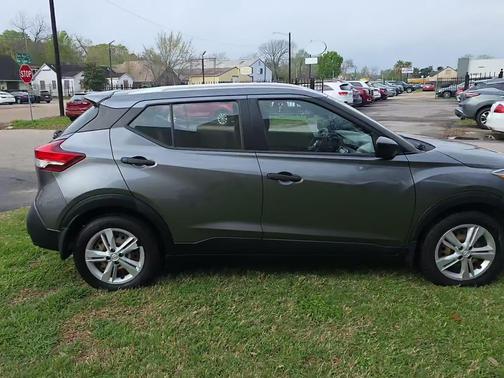 Gun Metallic 2018 Nissan Kicks S