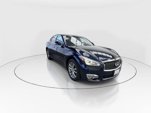 2019 INFINITI Q70 3.7X LUXE