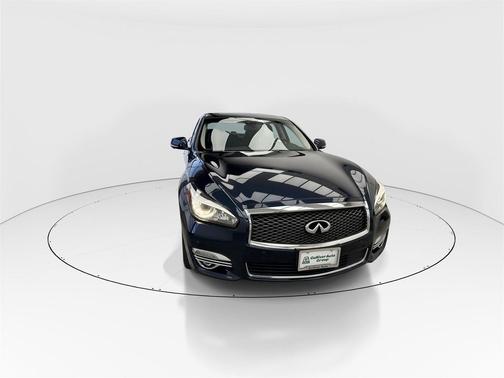 2019 INFINITI Q70 3.7X LUXE