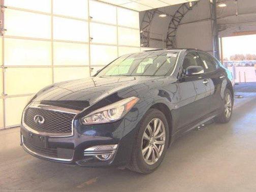 2019 INFINITI Q70 3.7X LUXE