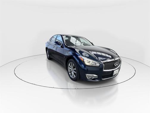 2019 INFINITI Q70 3.7X LUXE