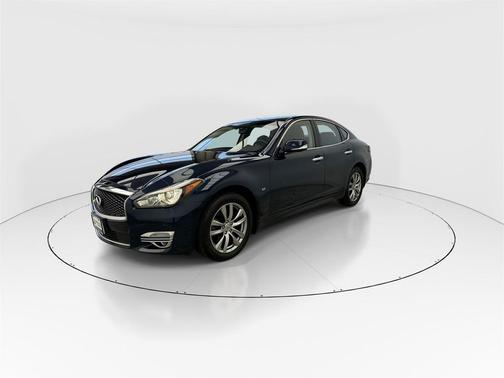 2019 INFINITI Q70 3.7X LUXE