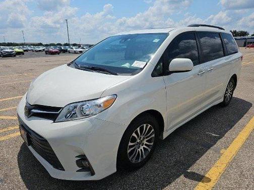 2018 Toyota Sienna XLE