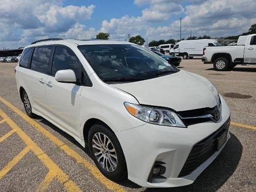2018 Toyota Sienna XLE