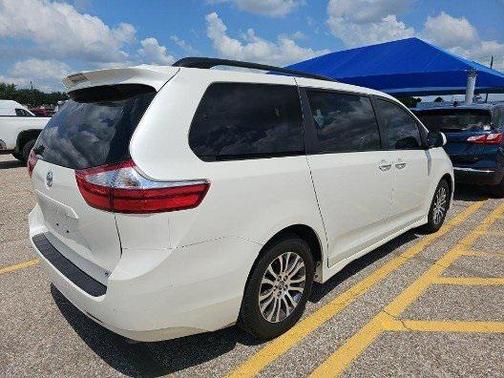 2018 Toyota Sienna XLE