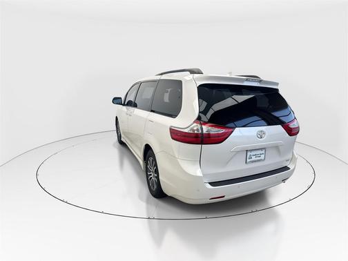 2018 Toyota Sienna XLE