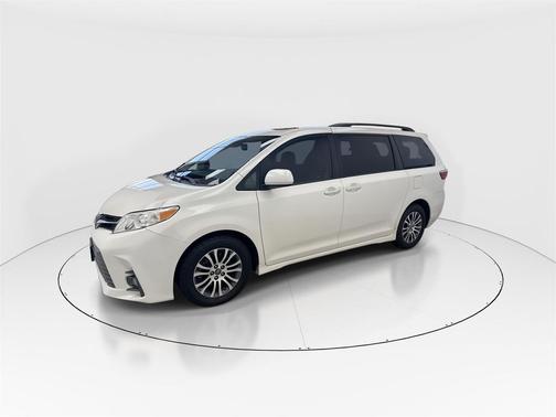 2018 Toyota Sienna XLE