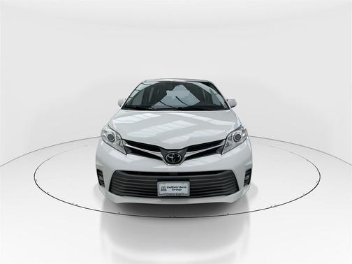 2018 Toyota Sienna XLE