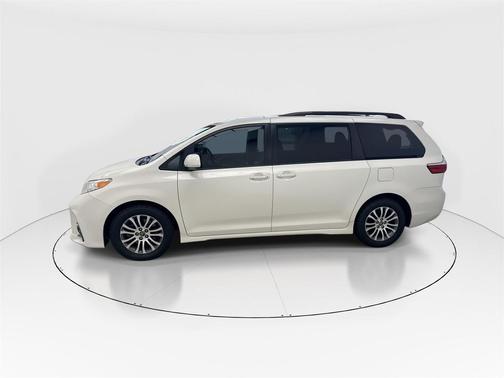 2018 Toyota Sienna XLE