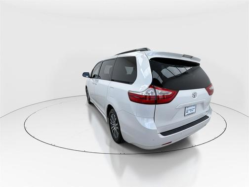 2018 Toyota Sienna XLE