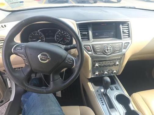 2017 Nissan Pathfinder SL