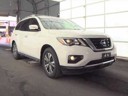 2017 Nissan Pathfinder SL