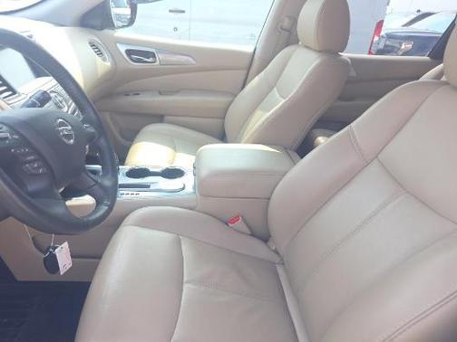2017 Nissan Pathfinder SL