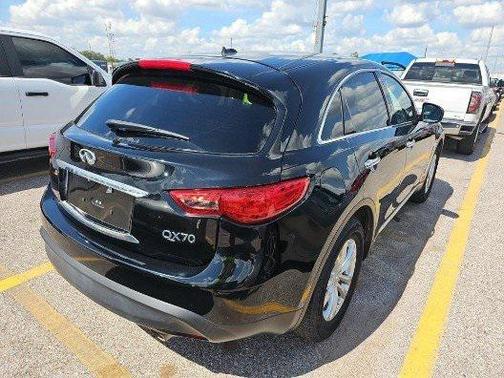 2017 INFINITI QX70 Base