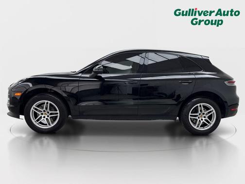 Jet Black Metallic 2021 Porsche Macan Macan
