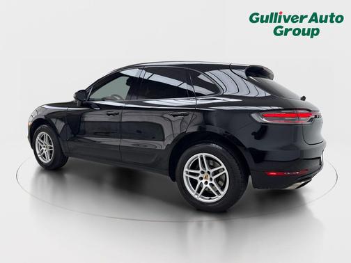Jet Black Metallic 2021 Porsche Macan Macan