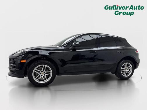 Jet Black Metallic 2021 Porsche Macan Macan