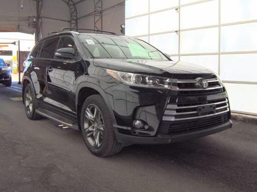 Midnight Black Metallic 2017 Toyota Highlander Limited Platinum