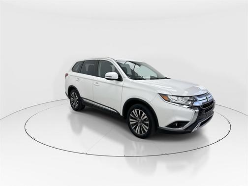 2020 Mitsubishi Outlander SE