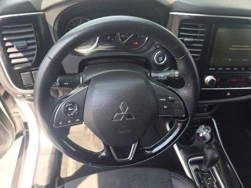 2020 Mitsubishi Outlander SE