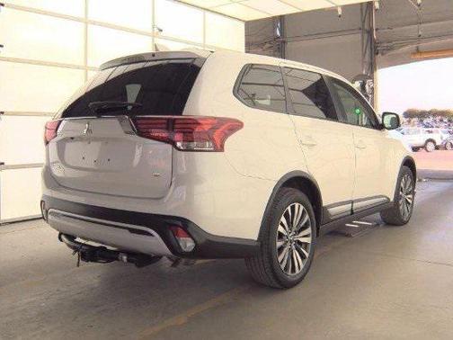 2020 Mitsubishi Outlander SE