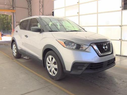 Brilliant Silver Metallic 2020 Nissan Kicks S