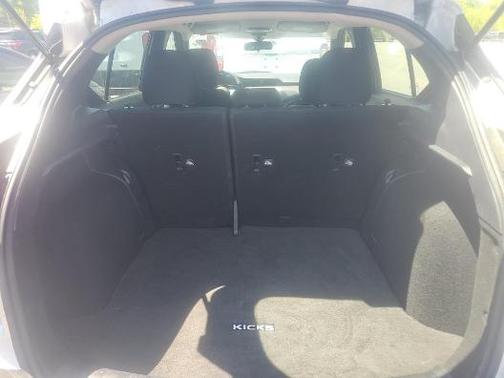 Brilliant Silver Metallic 2020 Nissan Kicks S