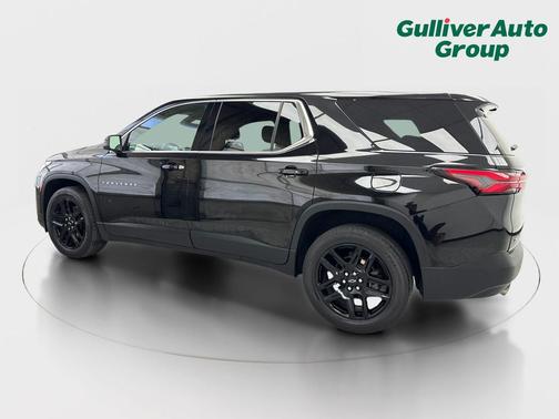 Mosaic Black Metallic 2022 Chevrolet Traverse LS
