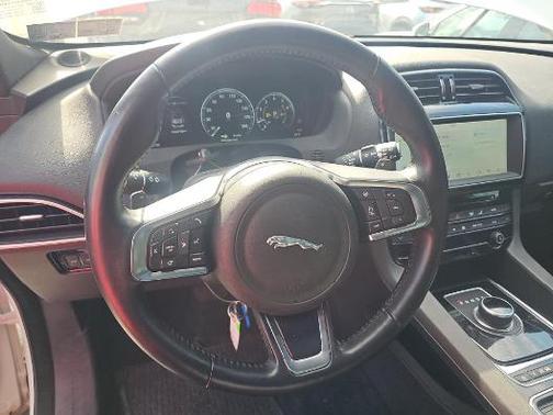 Fuji White 2018 Jaguar F-PACE 25t Prestige