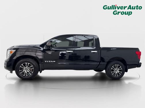 Super Black 2021 Nissan Titan SV