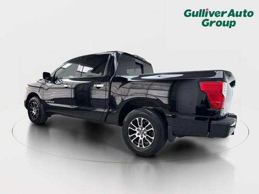 Super Black 2021 Nissan Titan SV