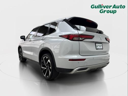 White Diamond 2023 Mitsubishi Outlander SP